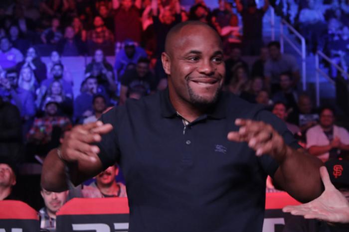 Лучший боец UFC приготовился к последнему поединку
