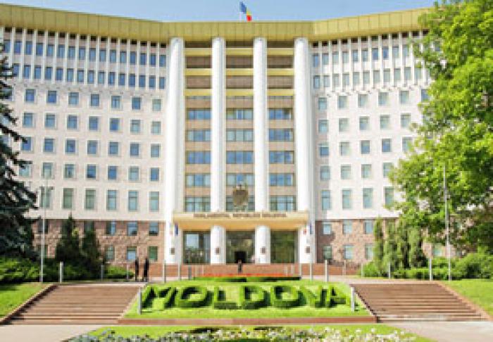 MAJORITATEA CETĂŢENILOR MOLDOVEI AU O ATITUDINE NEGATIVĂ FAŢĂ DE DECIZIA CURŢII CONSTITUŢIONALE PRIVIND ILEGITIMITATEA PARLAMENTULUI