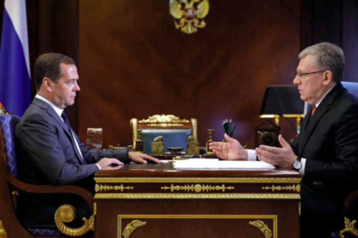 Медведев ответил Кудрину на слова о бедности