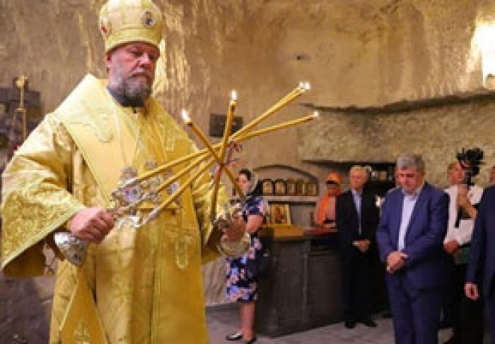 MITROPOLITUL VLADIMIR A SFINŢIT O BISERICĂ SUBTERANĂ DESCHISĂ LA COMBINATUL DE VINURI „CRICOVA”