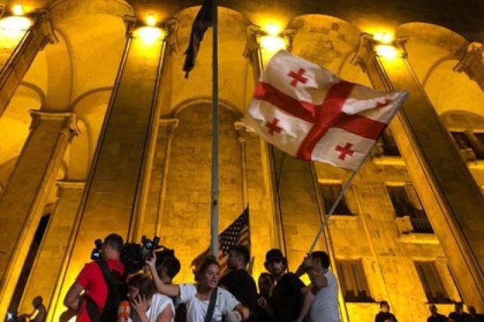 Полиция применила силу против протестующих в Грузии