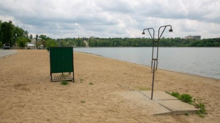 Специалисты Центра общественного здоровья обнаружили в озерной воде и пляжном песке опасные бактерии