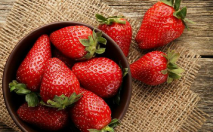 Ценный продукт: почему не стоит выбрасывать хвостики от клубники