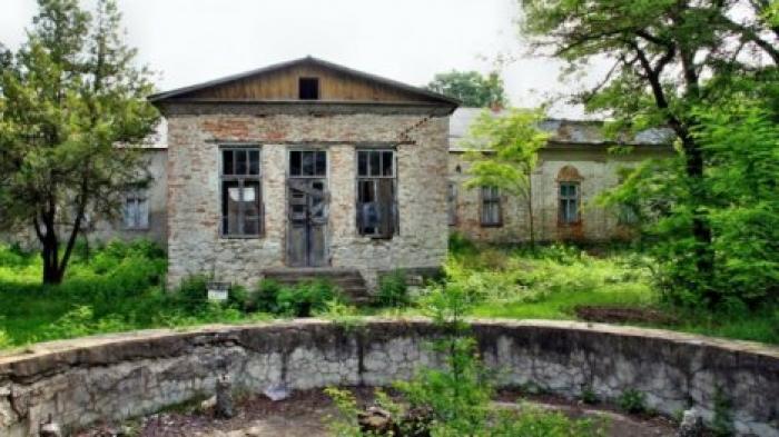 Усадьба семьи Леонард в селе Куболта оказалась на грани полного разрушения
