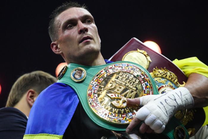 Усик отказался от чемпионского пояса