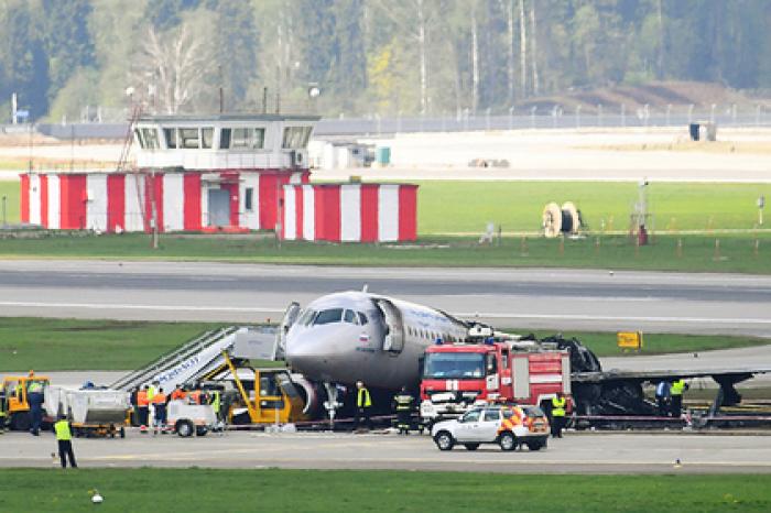 В МАК сообщили об отключении автопилота сгоревшего SSJ-100 после ударов молнии