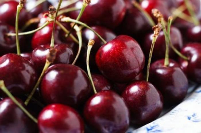 Врачи советуют есть шелковицу и черешню каждый день