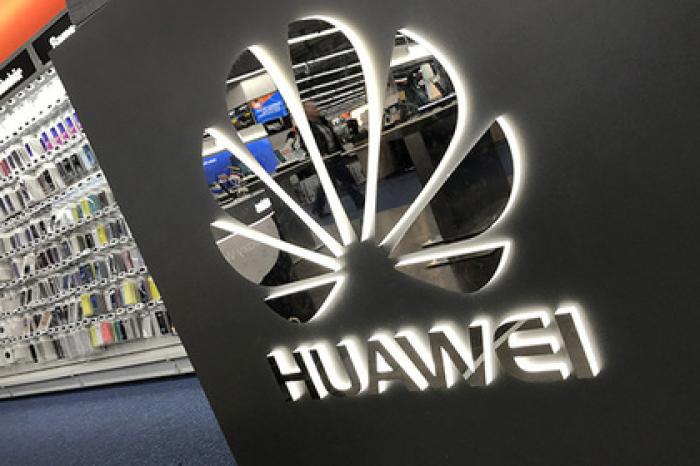 За смартфоны Huawei без приложений Google и Facebook вернут деньги