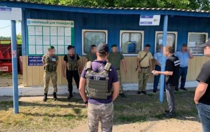 За взятки задержаны одесские таможенники и пограничники
