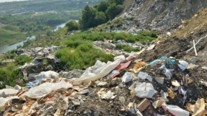 Жители села Михайловка жалуются на неприятный запах и клубы дума, которые исходят от мусорной свалки