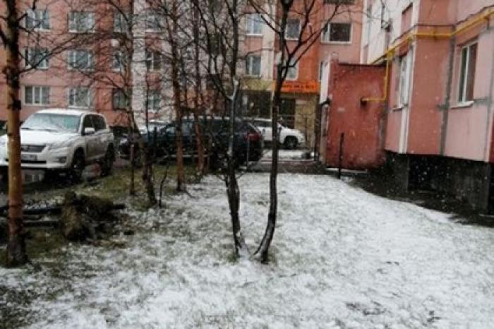 Жители заснеженного Нового Уренгоя попросили чиновников вернуть отопление