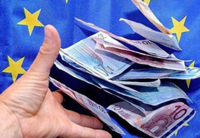 APROAPE JUMĂTATE DIN LOCUITORII MOLDOVEI CONSIDERĂ CĂ AJUTORUL FINANCIAR AL UE ESTE FOLOSIT INEFICIENT