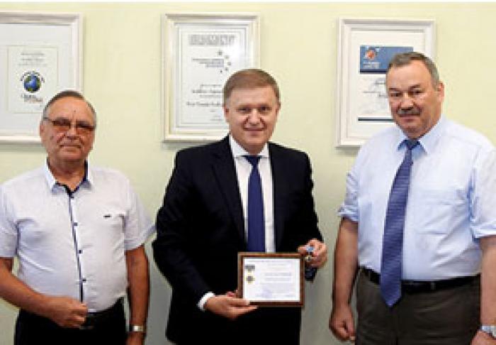CEA MAI INALTA DISTINCTIE SINDICALA PENTRU PRESEDINTELE MOLDOVA AGROINDBANK