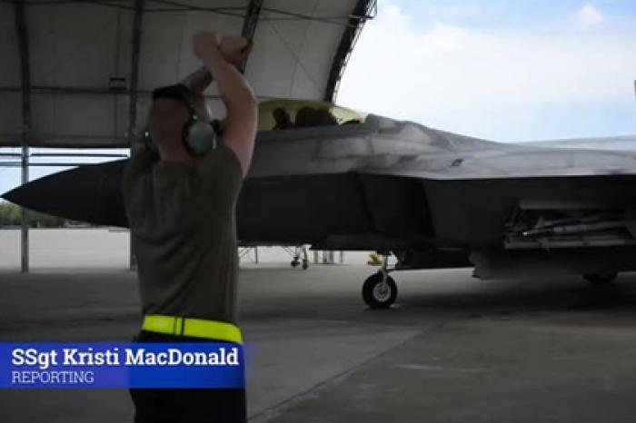 F-22 испытали в режиме «горячего кресла»