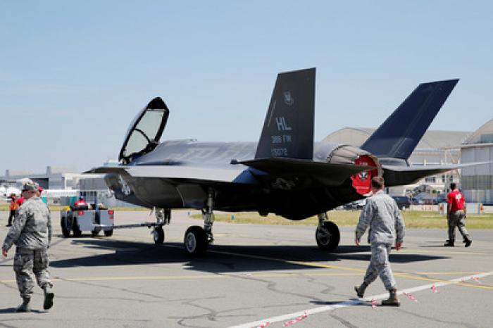 F-35 в сравнении с Су-57 оказался «айфоном»