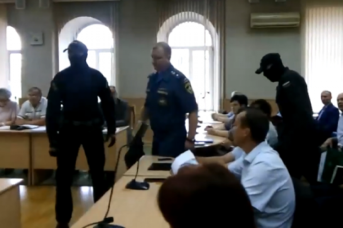 ФСБ задержала сотрудника МЧС прямо на совещании мэра Читы