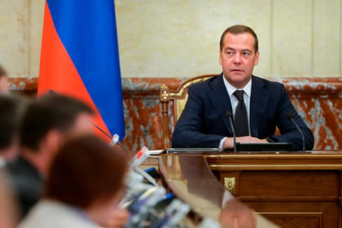 Медведев призвал усилить работу над сертификацией экспортных товаров