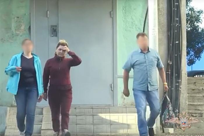 Муж сбежавшей с миллионами рублей кассирши оказался должником