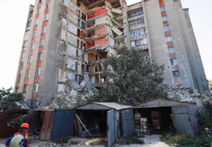 PRIM-MINISTRU: UNII OAMENI AU DECIS SĂ SE ÎMBOGĂŢEASCĂ PE NECAZUL FOŞTILOR LOCATARI AI BLOCULUI DE LA OTACI
