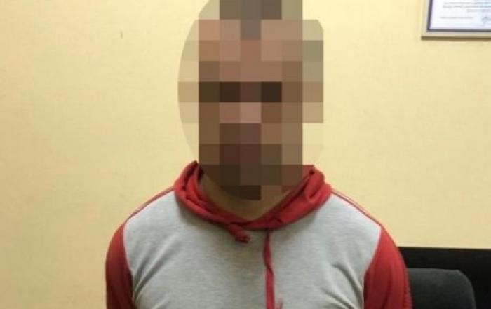 Пьяный мужчина порезал ножом ребенка и избил прохожего