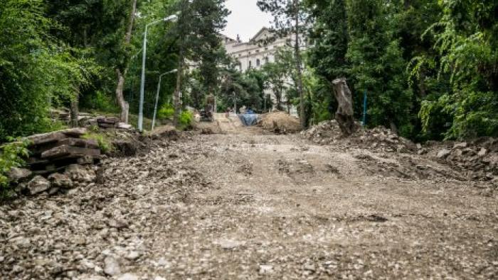 Ремонт гранитной лестницы в парке Валя Морилор затягивается