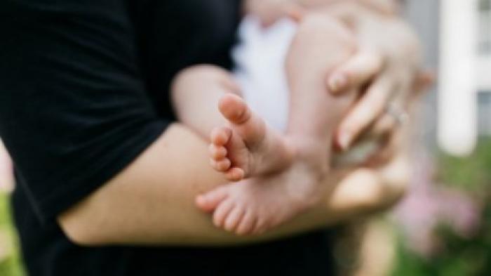 Родители, вышедшие на работу раньше окончания декретного отпуска, продолжат получать пособие на ребенка