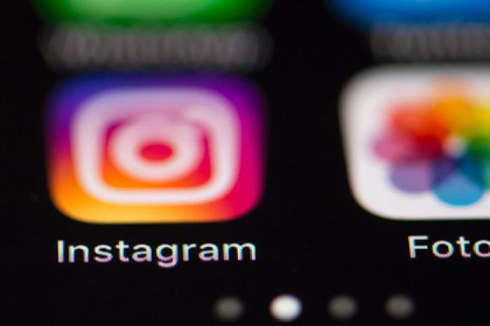 Роскомнадзор потребовал от Instagram стереть непристойности с флагом России