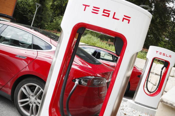 Россиянка отсудила у Tesla миллионы за сломанные ключи