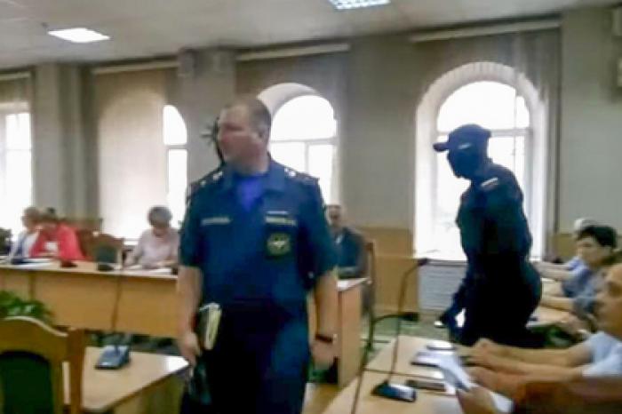 Стали известны подробности задержания майора МЧС на совещании у мэра Читы