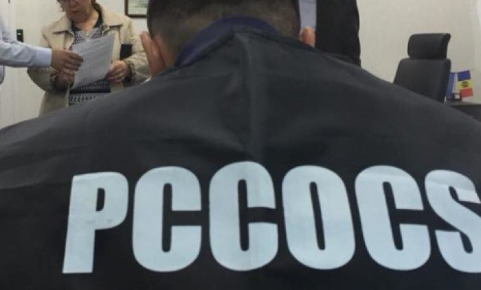 В филиалах Почты Молдовы и Таможенной службы проводят обыски