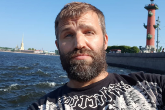 В Краснодаре сыгравшего хоккеиста Овечкина актера задержали в аэропорту