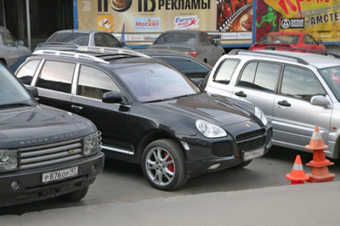 В Москве в багажнике черного Porsche нашли избитого заложника