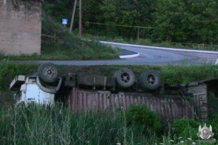 В Рыбницком районе перевернулся большегруз с металлоломом