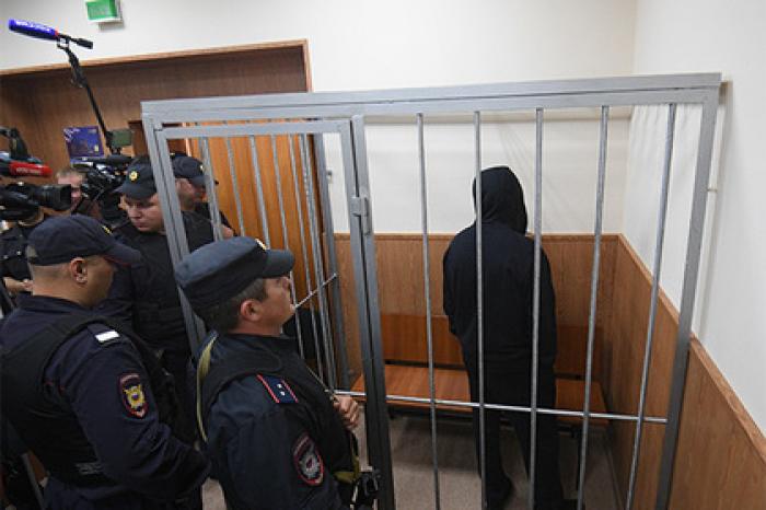 Адвокатов Шишкана раздели до трусов