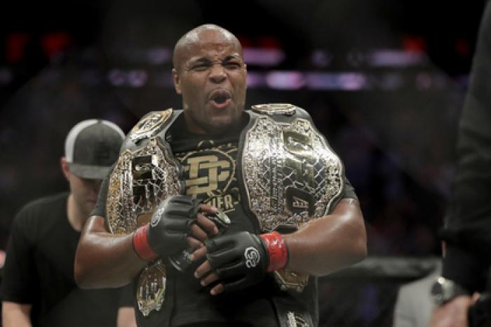 Чемпион UFC описал сумасшедшее общение с Нурмагомедовым