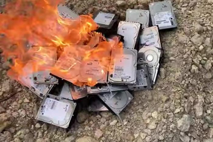 Данные тысяч порноактрис собрали в одном месте и сожгли