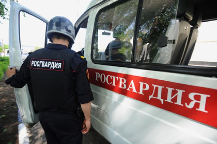 Двое росгвардейцев уснули на службе и поплатились