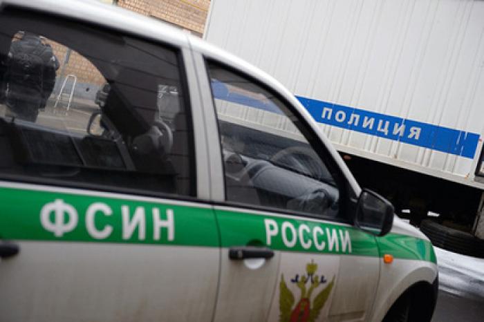 Двое российских тюремщиков и арестант погибли по дороге из Москвы