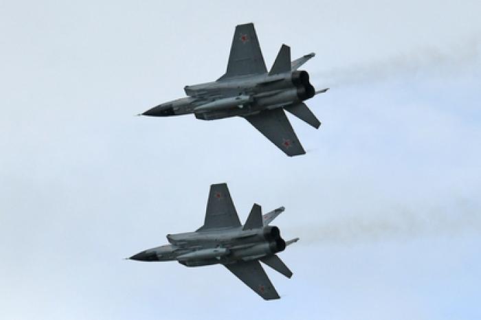 МиГ-31 сразились в стратосфере