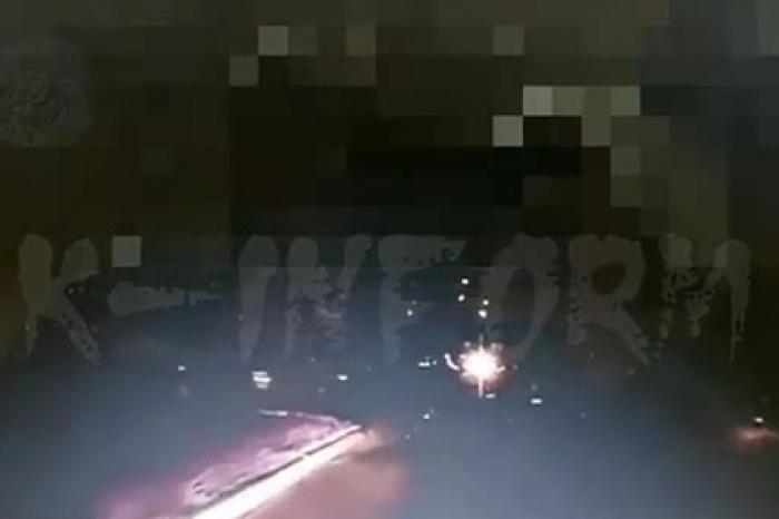Нападение пожарного с ножом на полицейских в Сургуте попало на видео