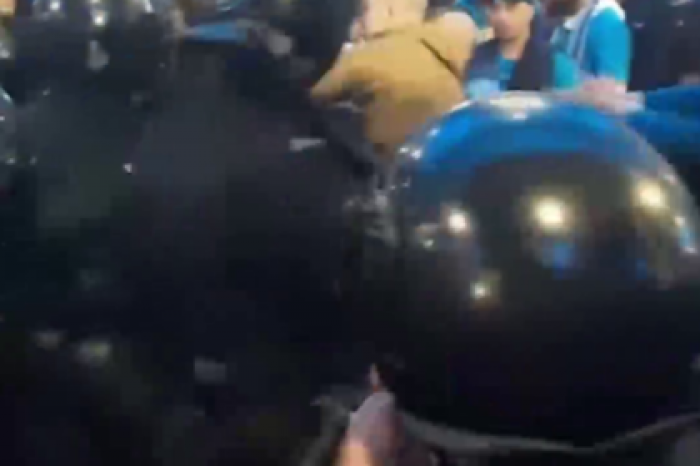 Опубликовано видео драки фанатов «Зенита» с омоновцами