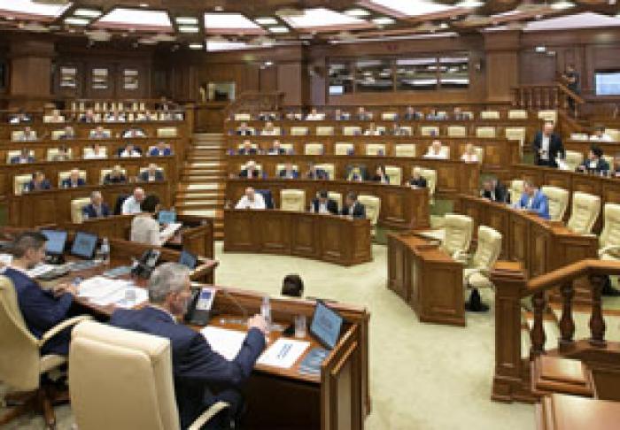 PARLAMENTUL A APROBAT ÎN DOUĂ LECTURI MODIFICĂRILE LA LEGILE BUGETULUI ASIGURĂRILOR SOCIALE ŞI FONDURILOR ASIGURĂRII OBLIGATORII DE ASISTENȚĂ MEDICALĂ PENTRU 2019