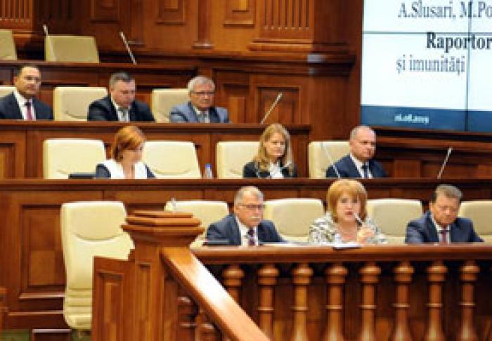 PARLAMENTUL A DESEMNAT DOI JUDECĂTORI LA CURTEA CONSTITUȚIONALĂ