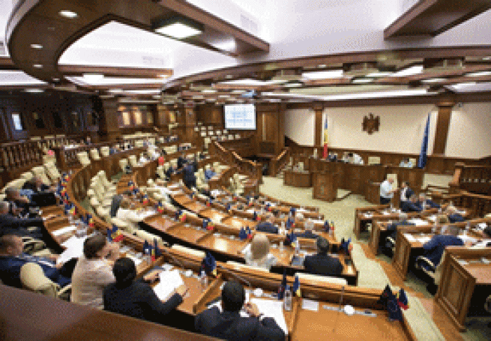 PARLAMENTUL A VOTAT DUBLAREA COTEI TVA PENTRU HORECA. „SOLICITĂM PREȘEDINTELUI NEPROMULGAREA LEGII”