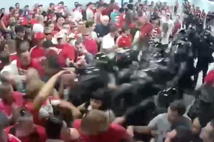 Появилось видео избиения фанатов «Спартака» омоновцами