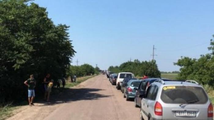 Пункт пропуска "Паланка" снова загружен: в очередь выстроились десятки машин