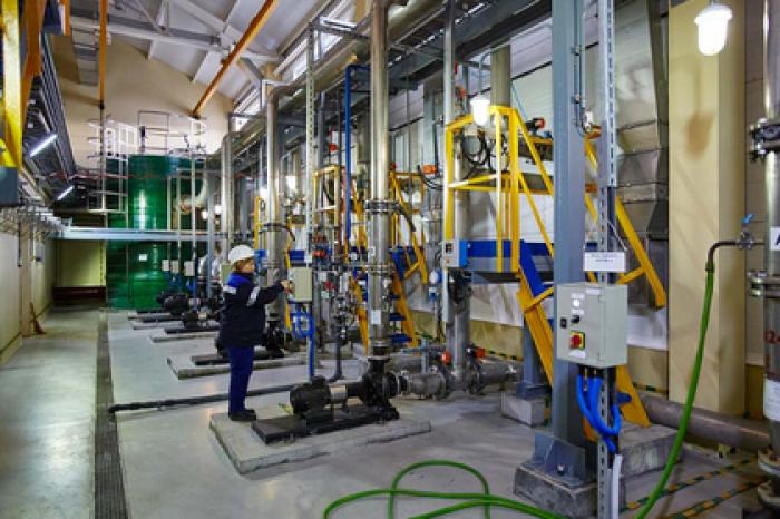 Работники Антипинского НПЗ получат зарплату к Дню нефтяника