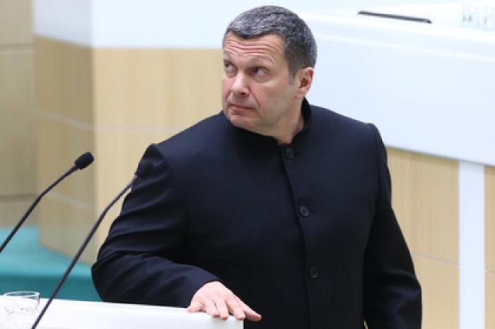 Соловьев посоветовал Бузовой продолжать лизать тарелки и не касаться сакрального