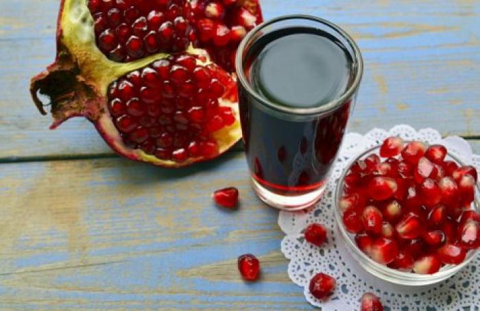 Ученые выяснили, как гранатовый сок защищает мозг