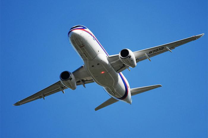 У Sukhoi Superjet 100 лопнуло лобовое стекло при посадке